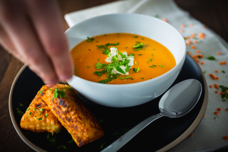 Türkische Linsensuppe mit Knuspertasche - Enjoy Food