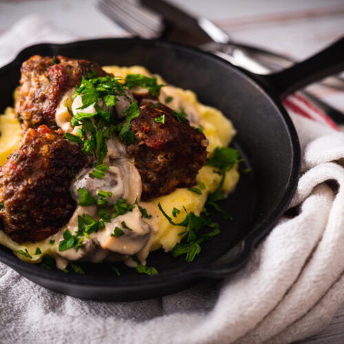 Fleischküchle mit Pilzrahmsoße und Kartoffelpüree