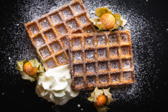 Belgische Waffeln mit Thymian-Schlagsahne